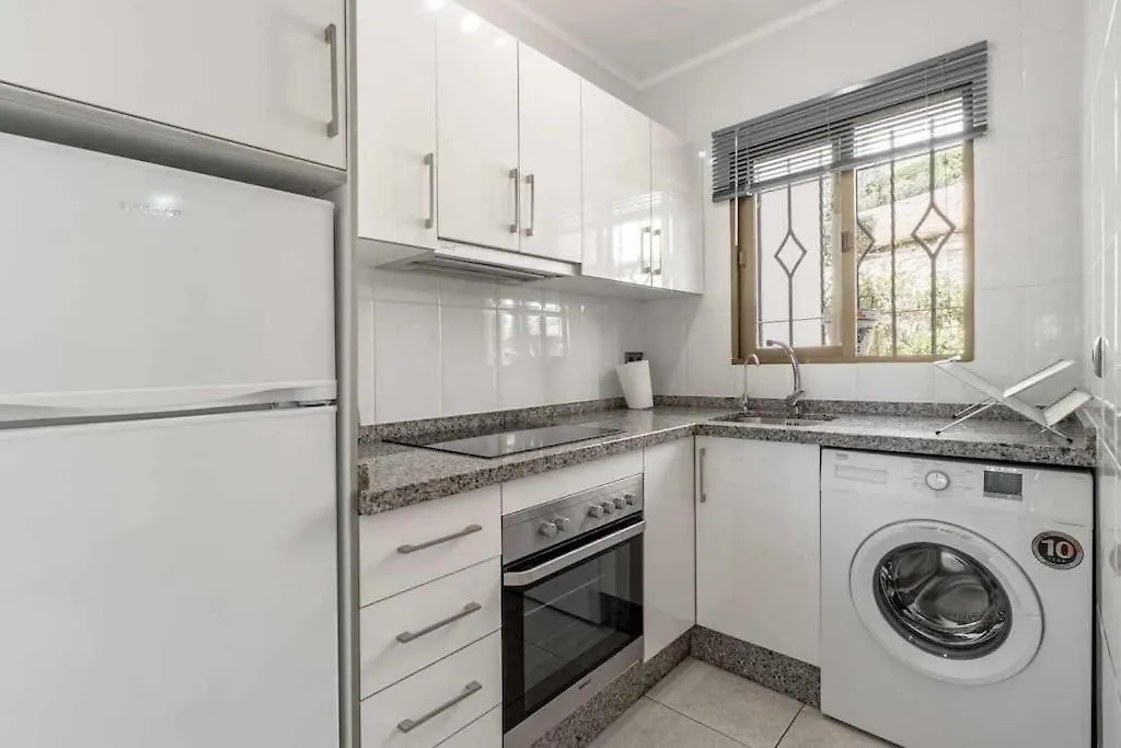 Tropicana Townhouse, 2 Bedroom Next To The Pool Nerja